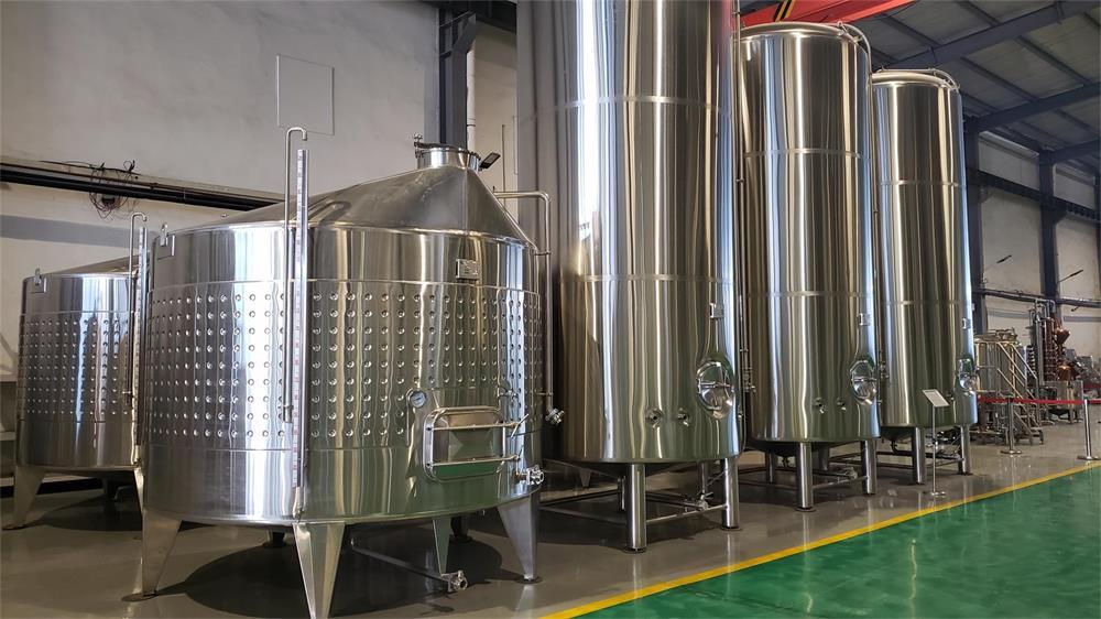 <b>10000л, 20000л Ёмкость для сображивания сидра и вина  монтаж в</b>